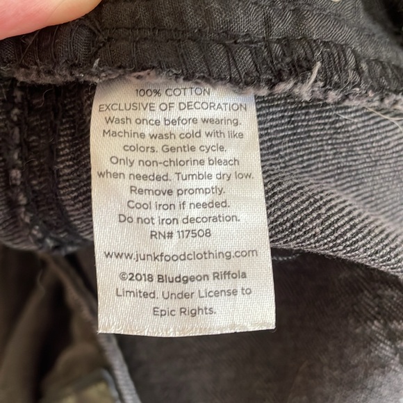 JUNKFOOD DEF LEOPARD PATCHED BLACK DENIM SKIRT SIZE 7 - Picture 8 of 10